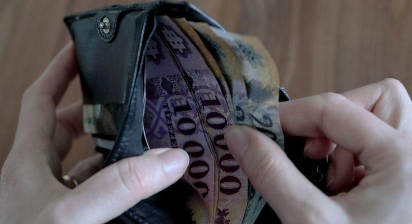 Ezért ne mondj le automatikusan a családi pótlékról érettségi után