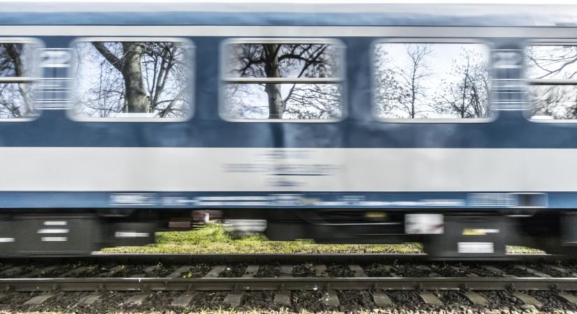 Halálos vonatbaleset: 78 éves sofőr vesztette életét az ütközésnél