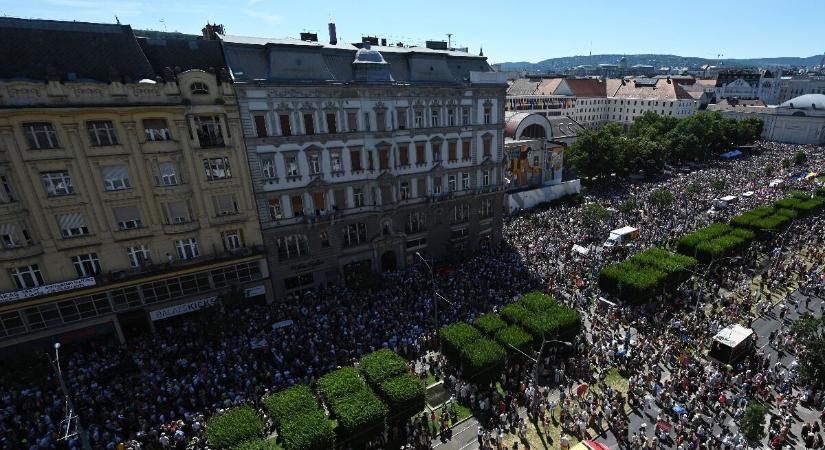 Történelmi tömeg a „betiltott” Pride-on – óriási pofon a Fidesz gyűlöletpolitikájának