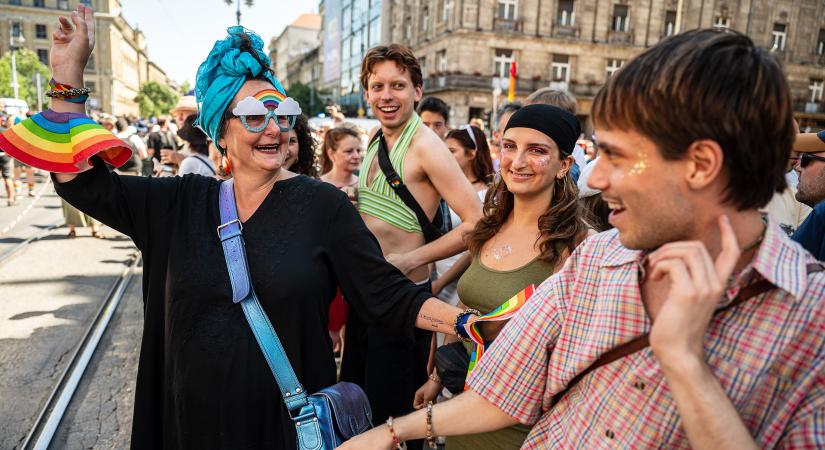 A magyarok döntöttek: tök oké a több tízezres melegfelvonulás!