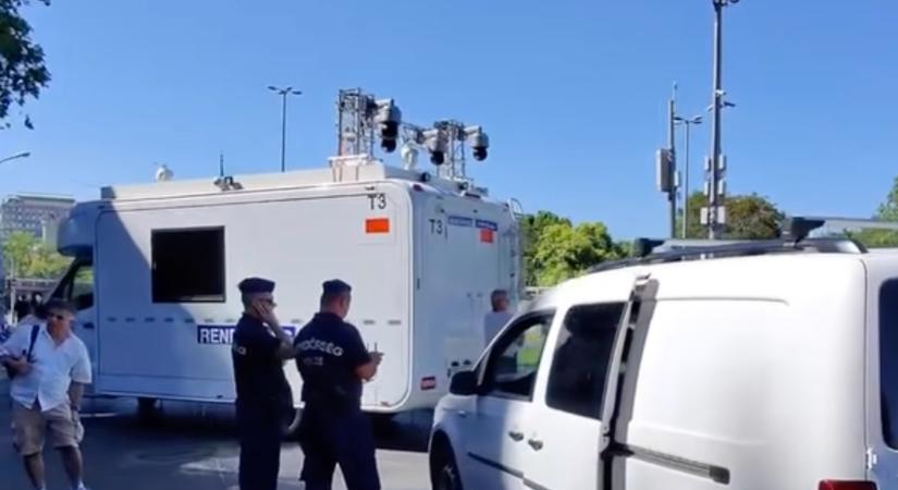 Videóra vették a titkos fegyvert, amit bevethettek ma a Pride-on