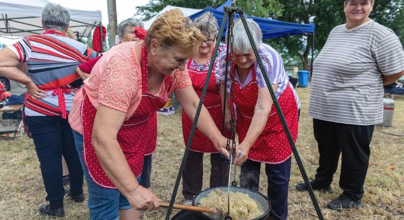 Az ágyúban is pörkölt rotyogott a hajdú-bihari főzőversenyen – fotókkal, videóval