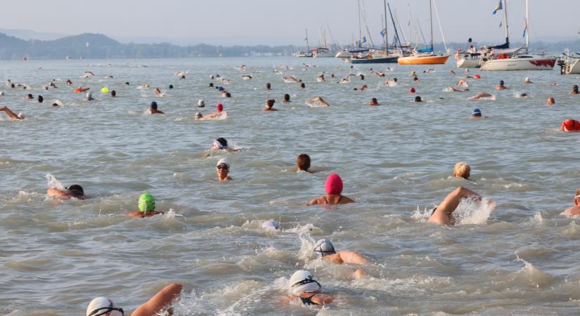Soha ennyien nem jelentkeztek még, teltházas lesz idén a Balaton-átúszás
