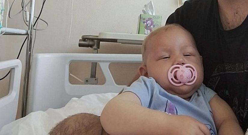 Tüneményes kicsi lány, Elízia küzd a rákkal és élni tanítja szüleit