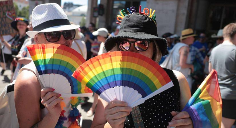 "Ez már nem csak a Pride-ról szól" - elképesztő tömeg gyűlt össze Budapesten, mutatjuk, milyen volt a betiltott felvonulás - videó