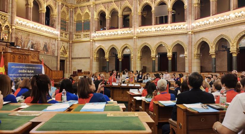 Az SZTE is erősíti azt a kapcsolatot, amely népviseletbe öltözött vietnámi hölgyeket hozott a Parlamentbe