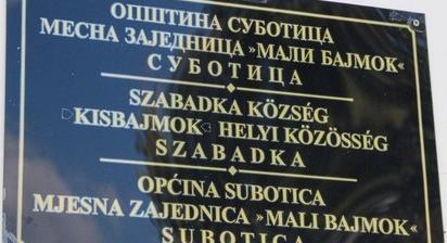 „Miközben Kisbajmok tele van kráterekkel, a haladók maguknak bitorolják a helyi közösséget”