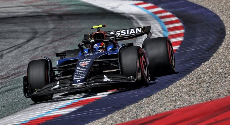 Padlólemez-sérülés és fékprobléma vezetett Sainz Q1-es kieséséhez