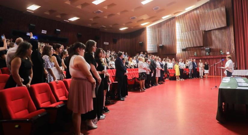 Átadó ünnepség: átvették okleveleiket a Szentgyörgyi végzősei és legjobbjai! - fotók