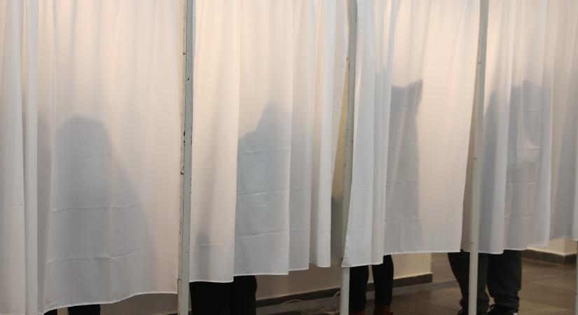 Két településen is időközi választást tartanak vasárnap a kánikulában