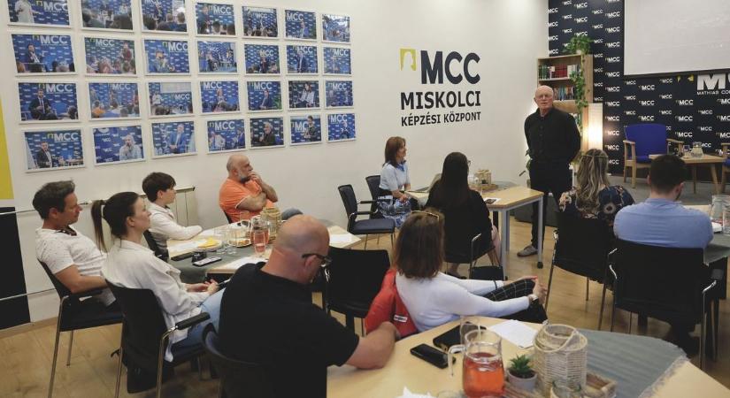 Vasárnapig lehet jelentkezni az MCC Egyetemi Programjának Juniorképzésére