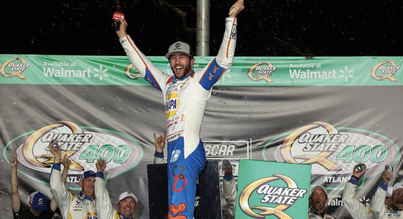 NASCAR: Csapattársi segítséggel született meg a „legnépszerűbb” győzelem a roncsderbivé fajult Atlantán