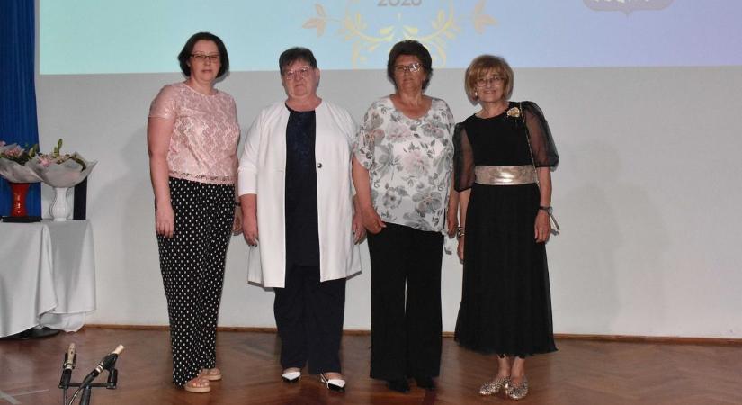 Meghatódva vették át a díjakat a jászsági település idei kitüntetettjei