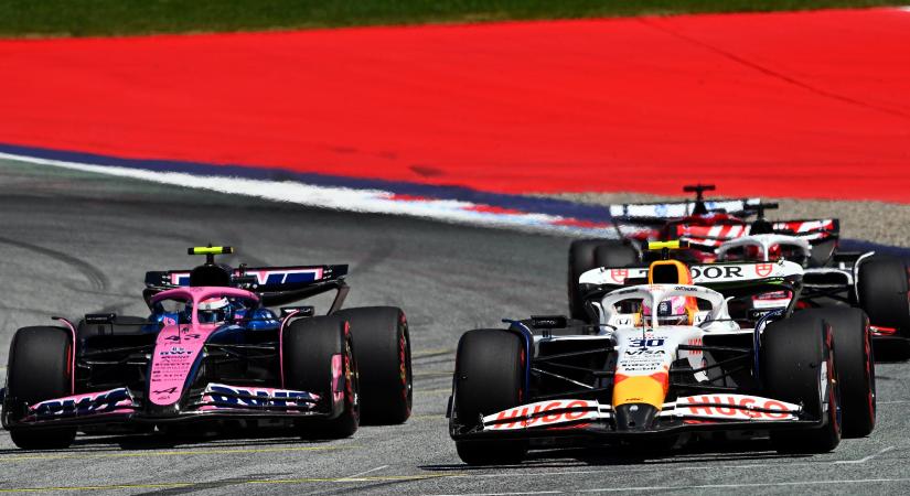 F1-ről posztolt az autógyártó, csapatot vehetnek?