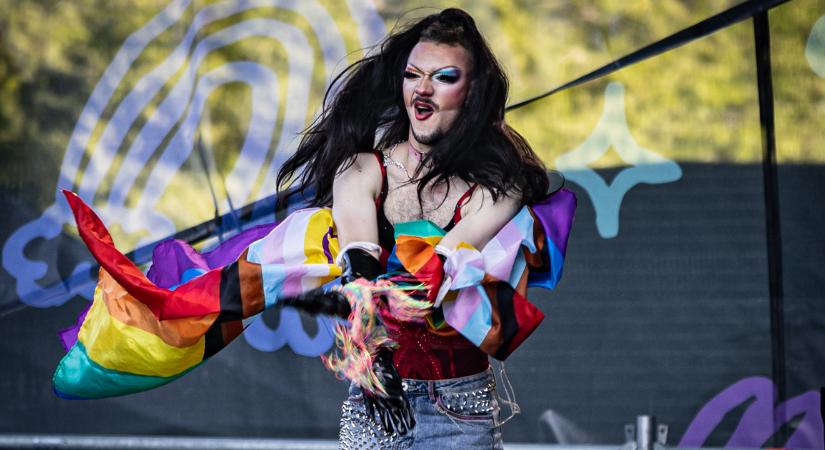 Pózok és pörgések a Büszkeség menetén: mit kell tudni a drag queen táncról?