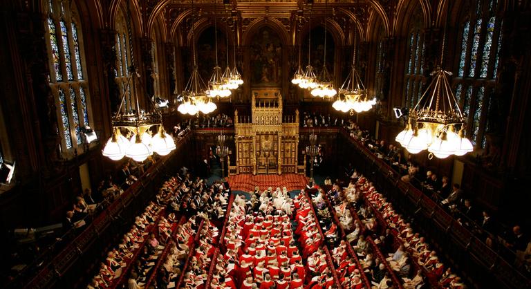 Nagy-Britanniában pornóminisztert követelnek az online tartalmak miatt