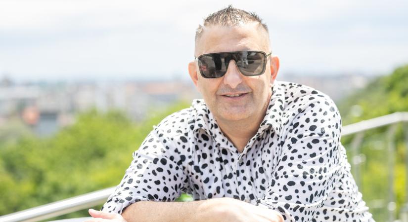 Nincs több titok! Ő énekel valójában Győzike szólólemezén