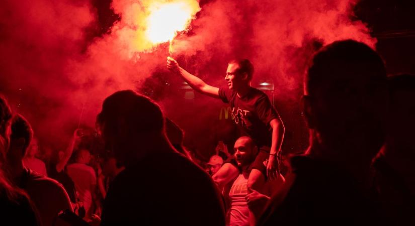 Összecsaptak a tüntetők és a rendőrök Belgrádban