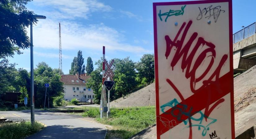 Hogy lehetnek ennyire felelőtlenek?! – itt tényleg nem vezethetünk rutinból