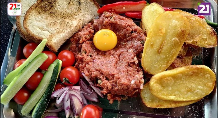 Kárpáti kulináris 184. adás - Tatár Beefsteak sültkrumplival és zöldségekkel (2025.06.22) (videó)