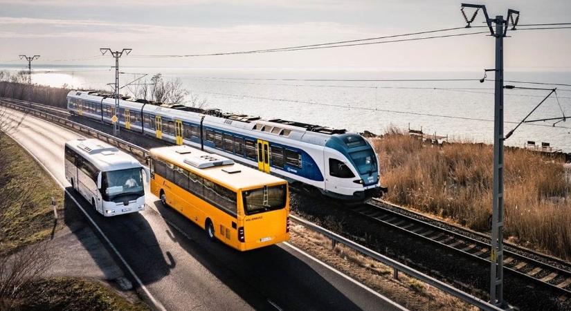 Naponta 200 autóbusz segíti a MÁV járatait országszerte