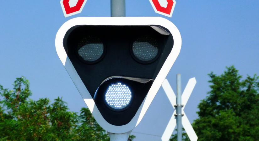 Idős sofőr a szombati decsi tragédia áldozata: több hibát is vétett, ez vezethetett a végzetes balesethez