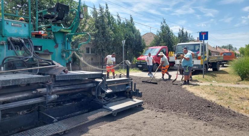 Elindult az útfelújítás első üteme Abonyban – négy utcát önerőből tesznek rendbe
