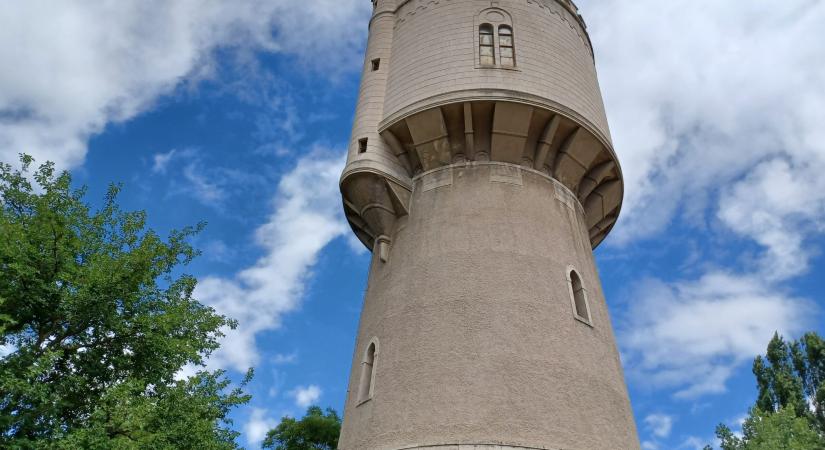 Komárom híres jelképe, a Víztorony ismét a városé – Képekkel