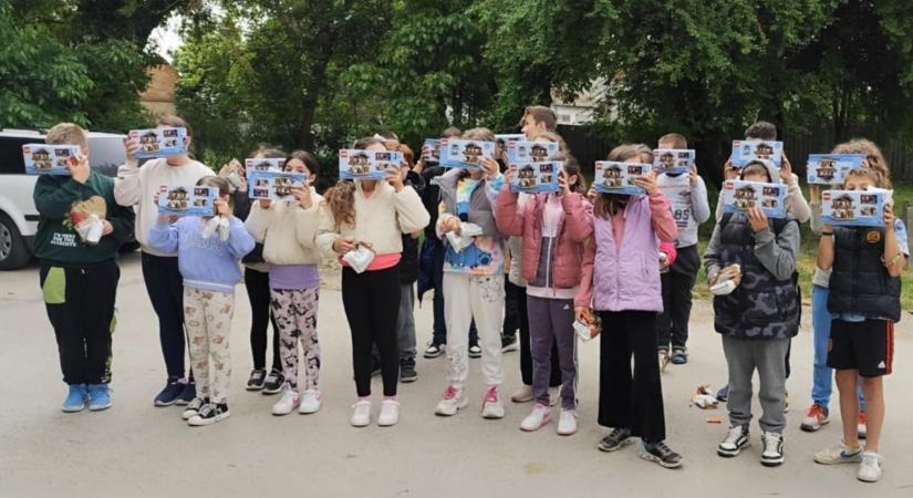 Alig várták, hogy otthon összerakják: különleges adomány érkezett a túrkevei gyerekekhez