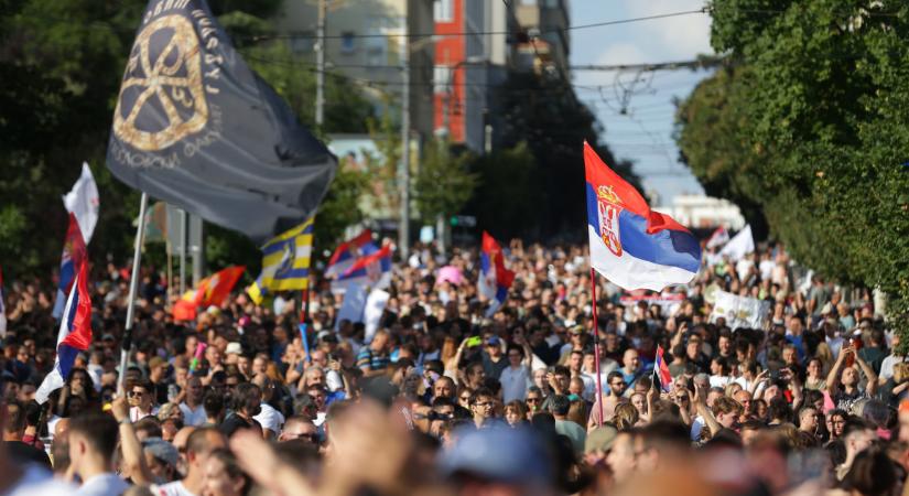 Óriási kormányellenes tüntetés, lecsapott a rendőrség Belgrádban