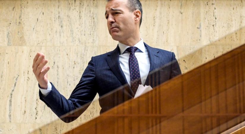 Drucker az iskolaösszevonásról: Gyengék a diákok matekeredményei, pedig 100 millió euróval támogatjuk a kisiskolákat