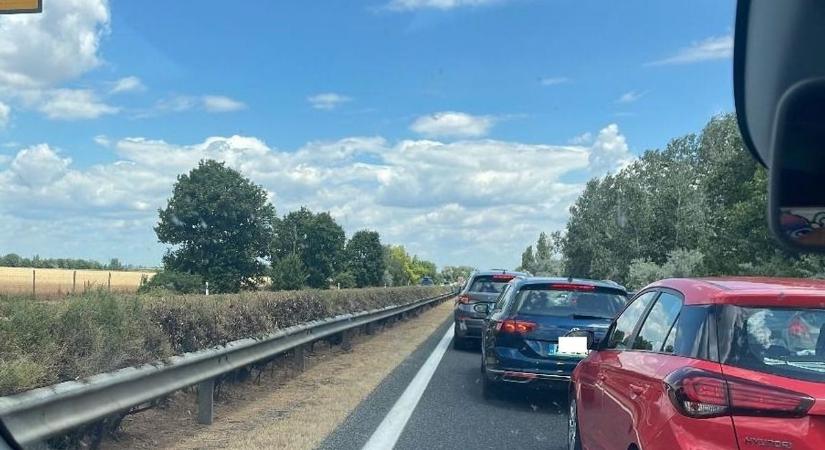 Most érkezett: Dugul az M7-es Székesfehérvárnál
