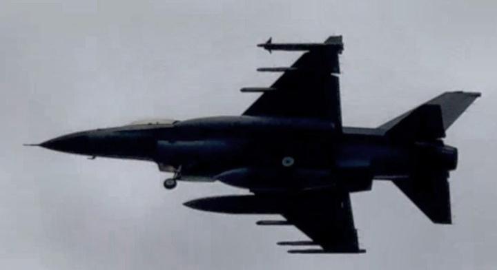 Az éjszakai orosz légitámadás elhárítása közben lezuhant egy ukrán F-16-os vadászgép, a pilótája életét vesztette