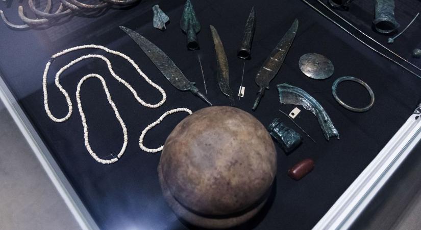 A Somló hegy kincsei végre Veszprémben – három évezred titkai egyedülálló bronz ékszerekben