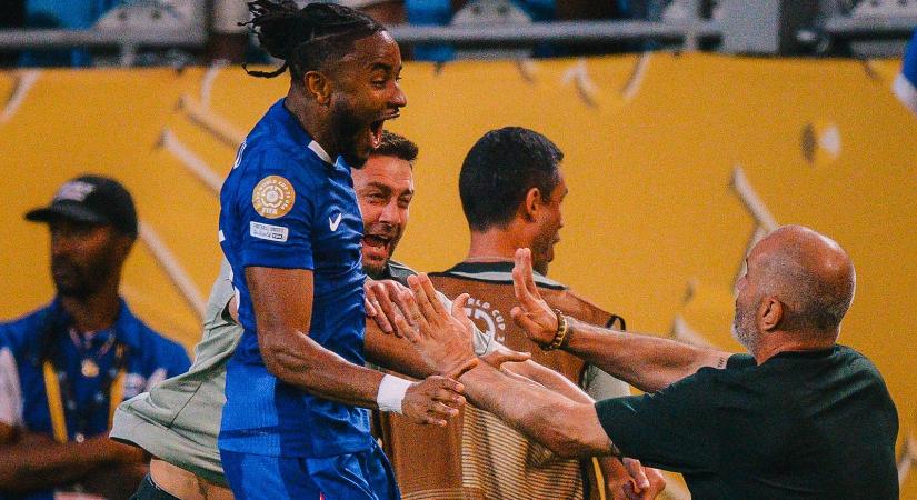 Egy szupersztár már orvosin a Chelsea-nél, a másik hamarosan érkezik