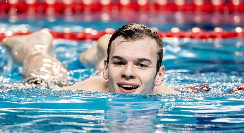Kós Hubert legyőzte a világ legjobb, négyszeres párizsi olimpiai bajnok úszóját