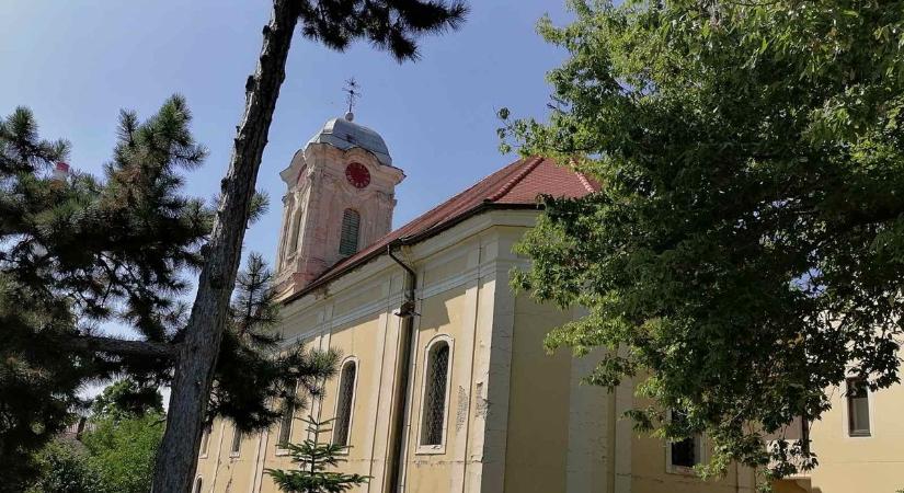 A komáromi Ráctemplom titka Rigómezőtől Jókai Mórig