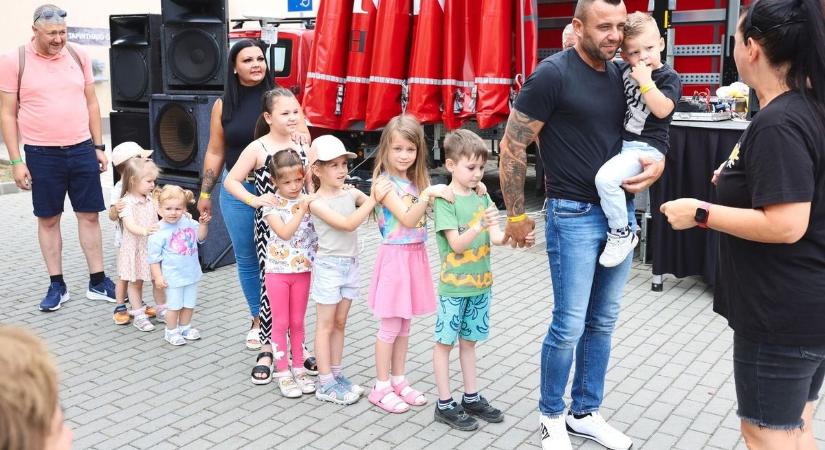 Füst-buborék show, Dolák-Saly Róbert és Pancsi bohóc a Kállay Gyűjteményben (fotók, videó!)