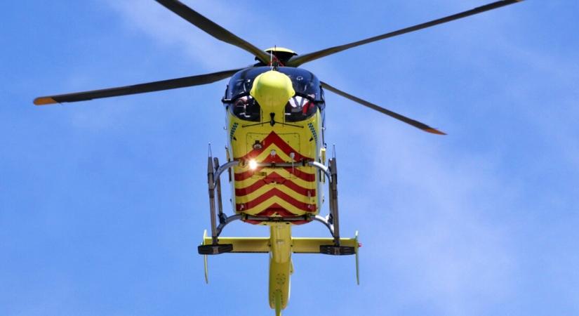 Tragédia az M3-ason: két ember meghalt, mentőhelikopter érkezett – teljes útzár