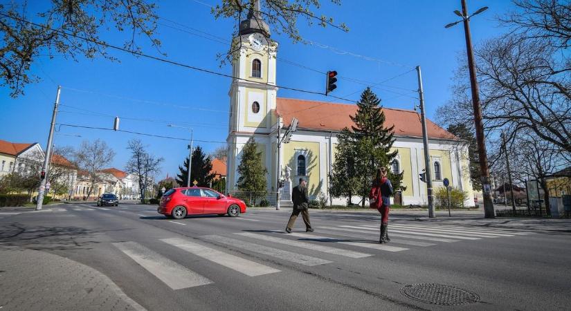 Tragédiával is végződhetett volna, ezt csinálták a fiatal lányok az út közepén a hajdú-bihari településen!