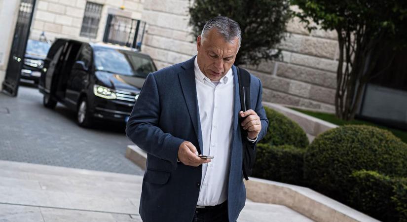 Hisztérikus kaputiborozásba kezdett Orbán Viktor, a nyomógombos telefonok analfabétája, akit hirtelen nagyon érdekel az űrkutatás