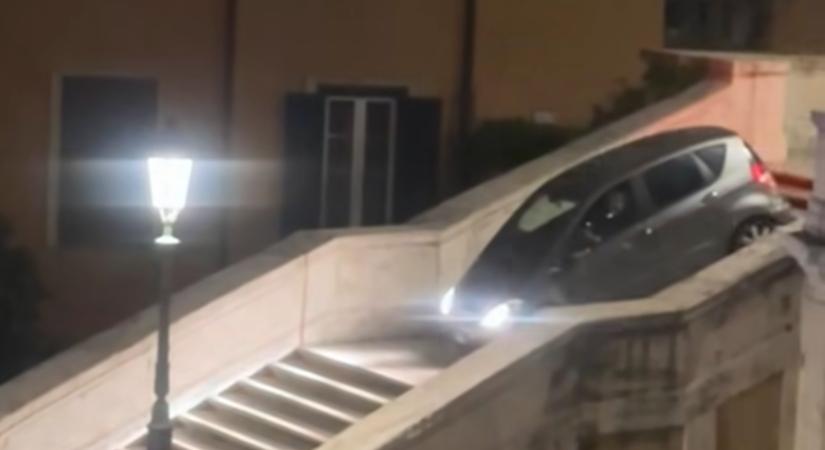 Videó: ezért ne vágjunk neki autóval a római Spanyol lépcsőnek!