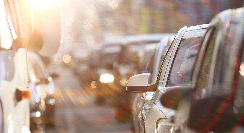 3 kilométeres torlódás az M7-esen - ha teheted, válassz másik utat