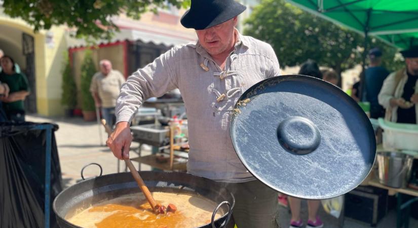 Kulináris különlegességek Rozsnyó főterén