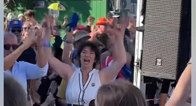 Így bulizott a Pride-on a kommunista mozgalmi dalra Dobrev Klára (VIDEÓ)