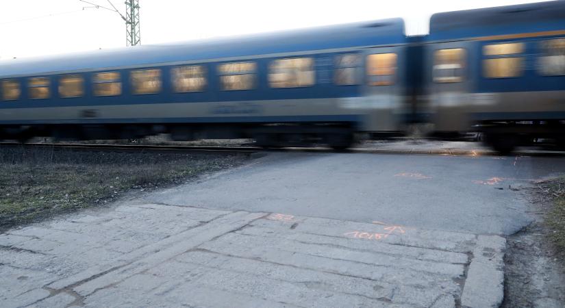 Tűz miatt lassabban járnak a vonatok Fejér vármegyében