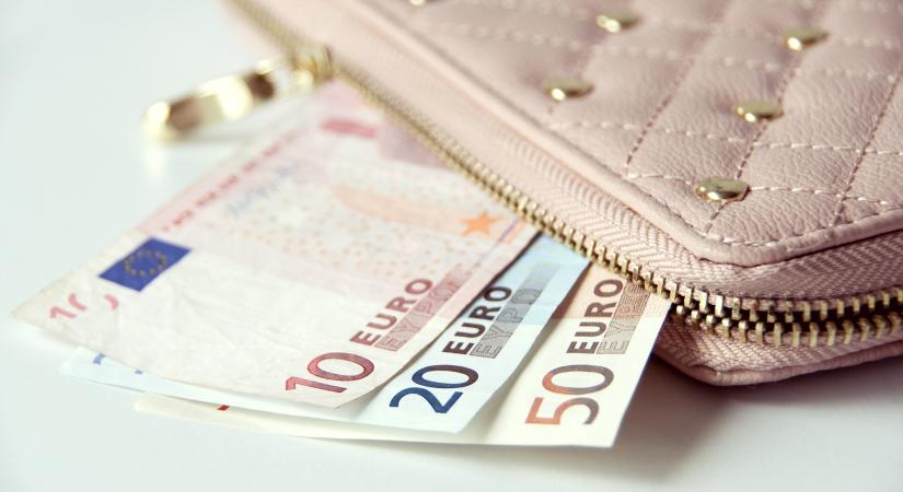 A nyaralás költségeit az euró árfolyamának alakulása is befolyásolhatja