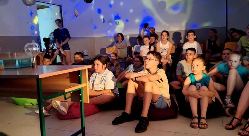 Űrutazó kaland a gimnázium laborjában (videóval)