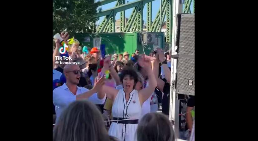 Videó: kommunista mozgalmi dalra mulatott Dobrev Klára a pride-on