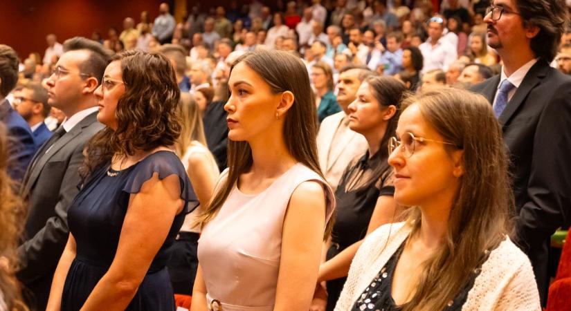 Ünnepélyes keretek között adták át a doktori és habilitált doktori okleveleket a Szegedi